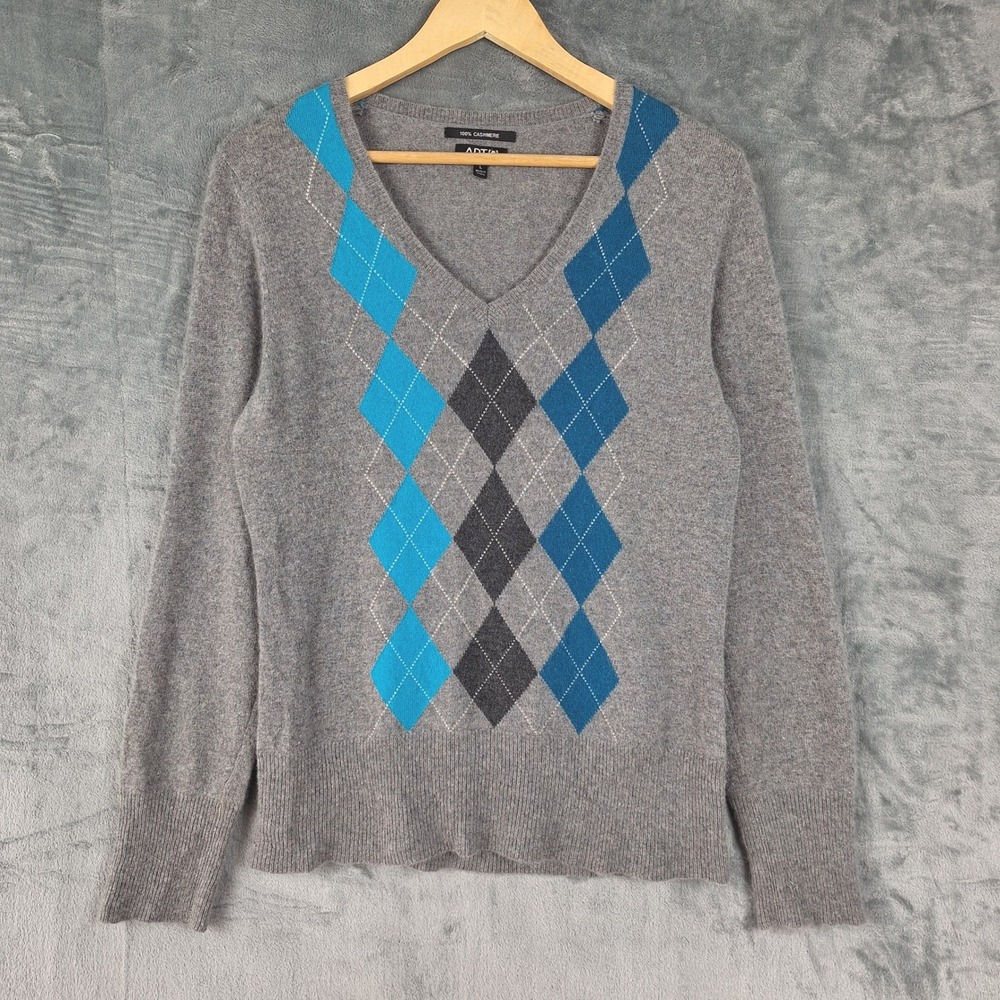 Apt. 9 Gray V-Neck Sweater with Blue Argyle cashmere